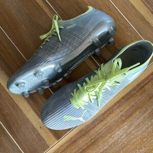 PUMA | Silver & Lime Green Ultra Soccer Cleats | US Women’s 11